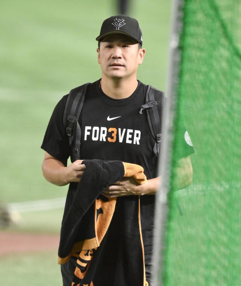 　練習を引き揚げる田中将（撮影・伊藤笙子）