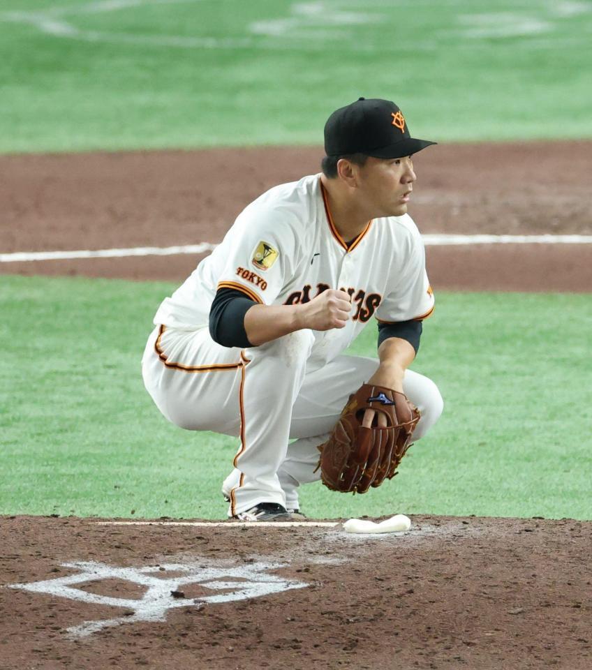 　６回、福永を三ゴロにしとめ小さくガッツポーズの田中将（撮影・金田祐二）