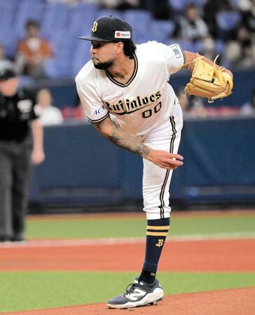 　先発し投げ込むエスピノーザ（撮影・金居みつよし）