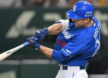 東京ドームで珍事　中日・ボスラーの打球が東京ドームの天井に吸い込まれる