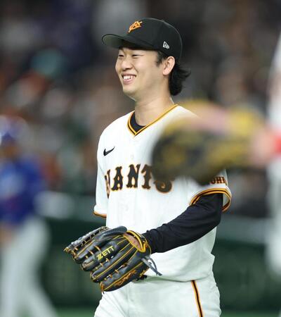 　２回を無失点に抑え笑顔で降板する山崎（撮影・金田祐二）