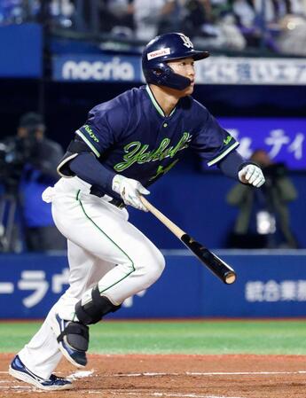 　２回、田中が右翼線に２点二塁打を放つ