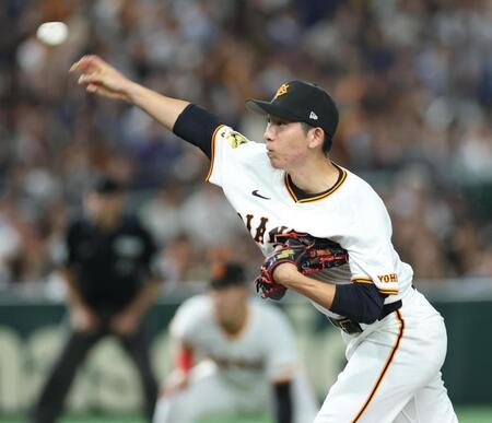 　２番手で力投する戸郷（撮影・金田祐二）