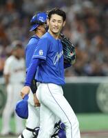 　１回、巨人打線につかまり厳しい表情の草加（撮影・金田祐二）