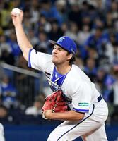 　ヤクルト打線に立ち向かうバウアー（撮影・佐藤厚）