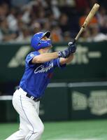 　６回、天井に消えた？エンタイトル二塁打を放つボスラー（撮影・金田祐二）