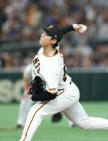 　８回、力投する平内（撮影・金田祐二）