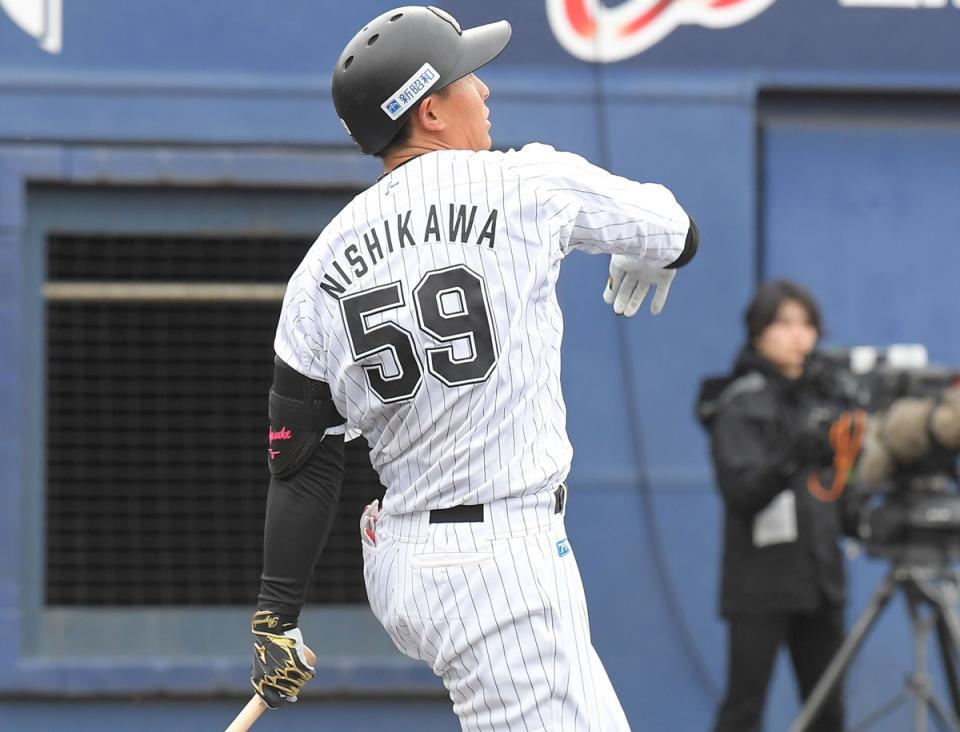 　ロッテ時代の西川僚祐（２０２３年）