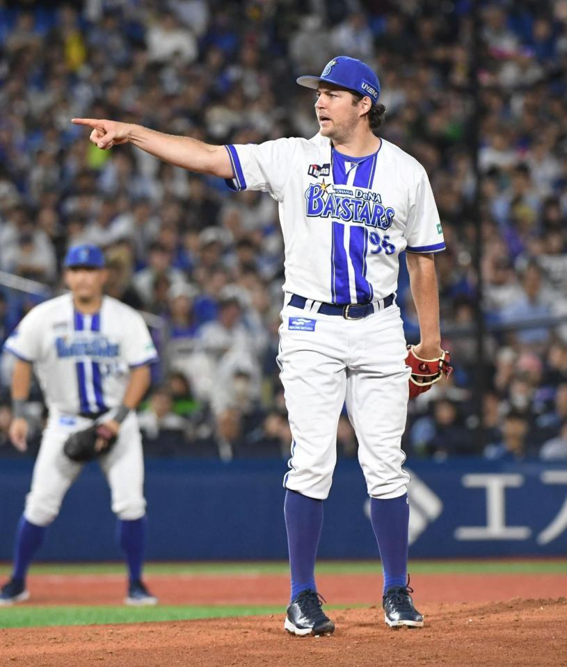 　２回に４点を失い逆転を許したバウアー（撮影・佐藤厚）