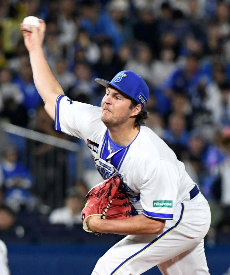 　ヤクルト打線に立ち向かうバウアー（撮影・佐藤厚）