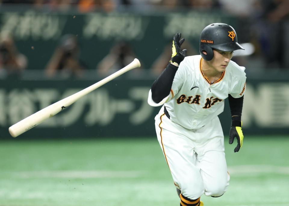 　１回、適時二塁打を放つ浦田（撮影・金田祐二）