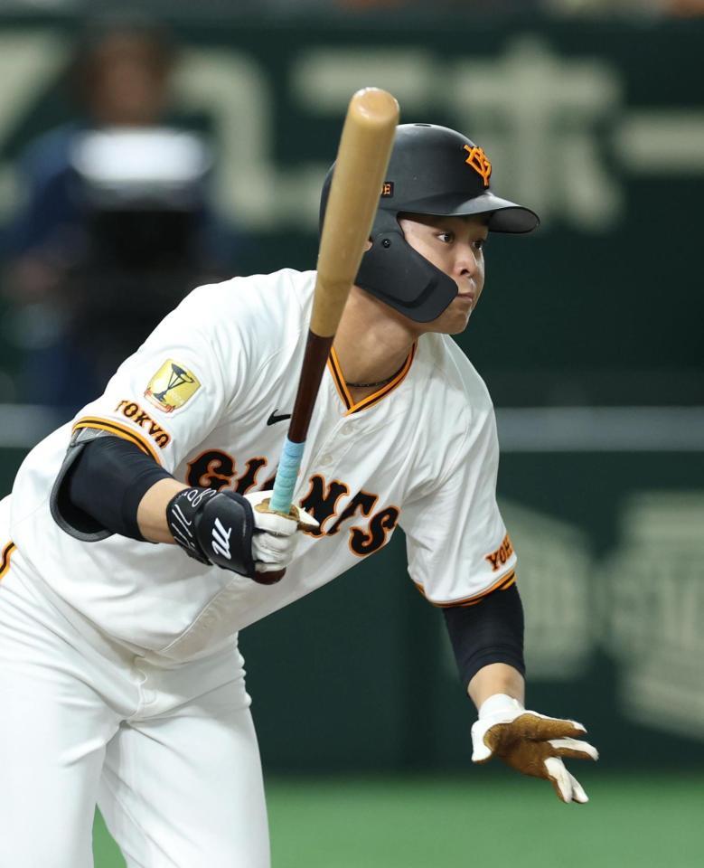 　１回、右前に先制２点打を放つ中山（撮影・金田祐二）