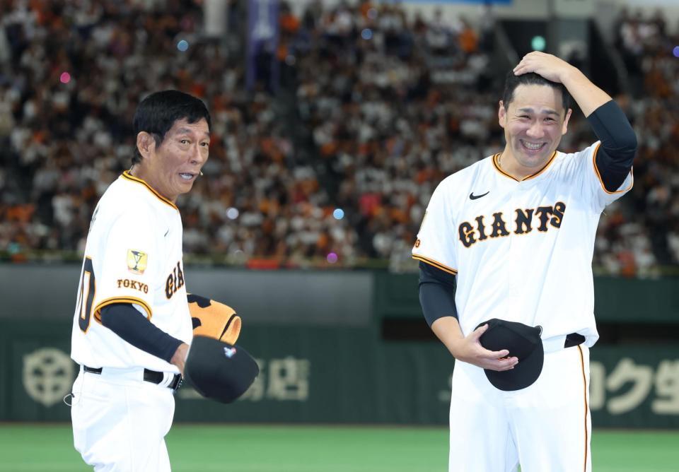 　明石家さんまに祝福される田中将（撮影・金田祐二）