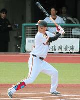 　２軍戦に出場した乙坂（７月）