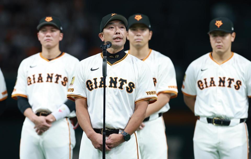 　あいさつする阿部監督（撮影・金田祐二）