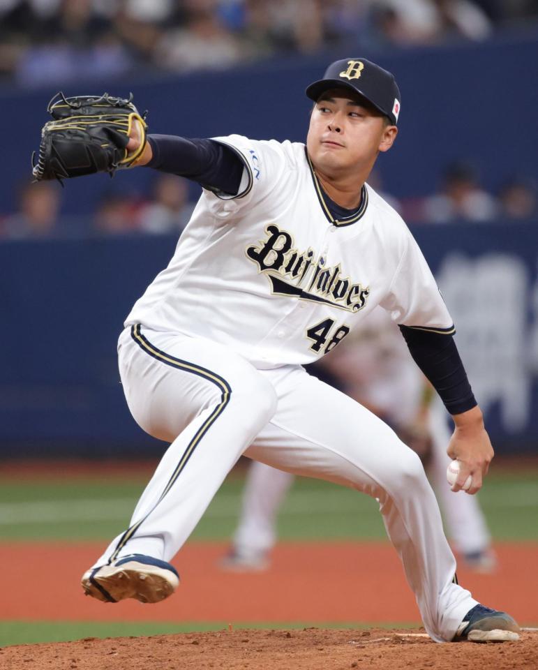 　８回、３番手で登板した東松（撮影・坂部計介）