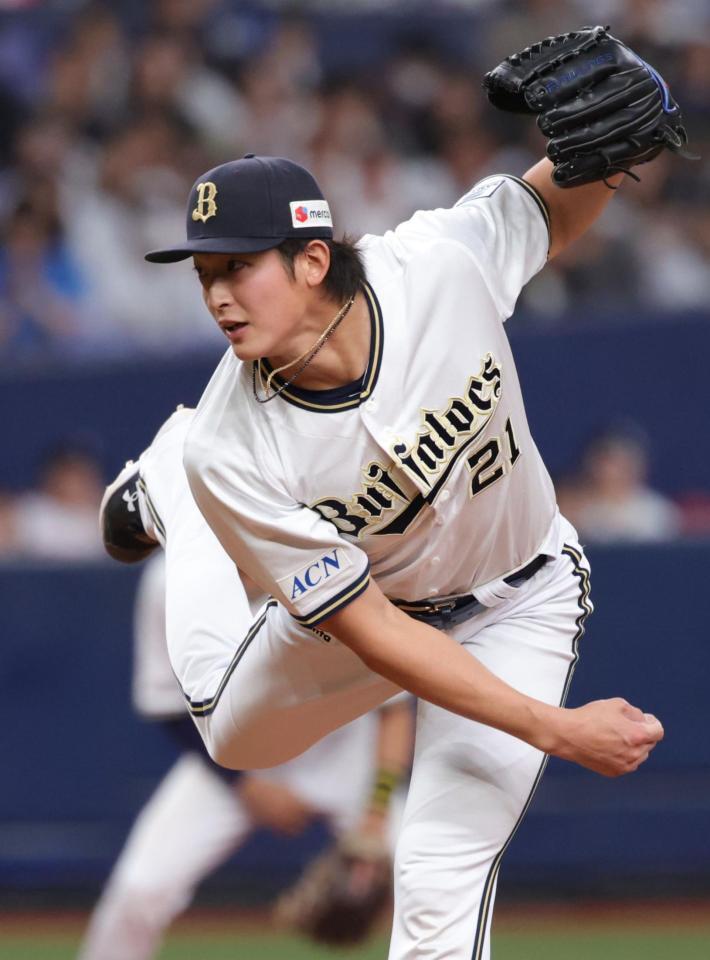 　９回、４番手で登板した山崎（撮影・坂部計介）