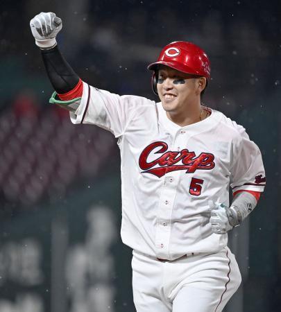 広島の小園、出塁率もトップに　首位打者もほぼ手中