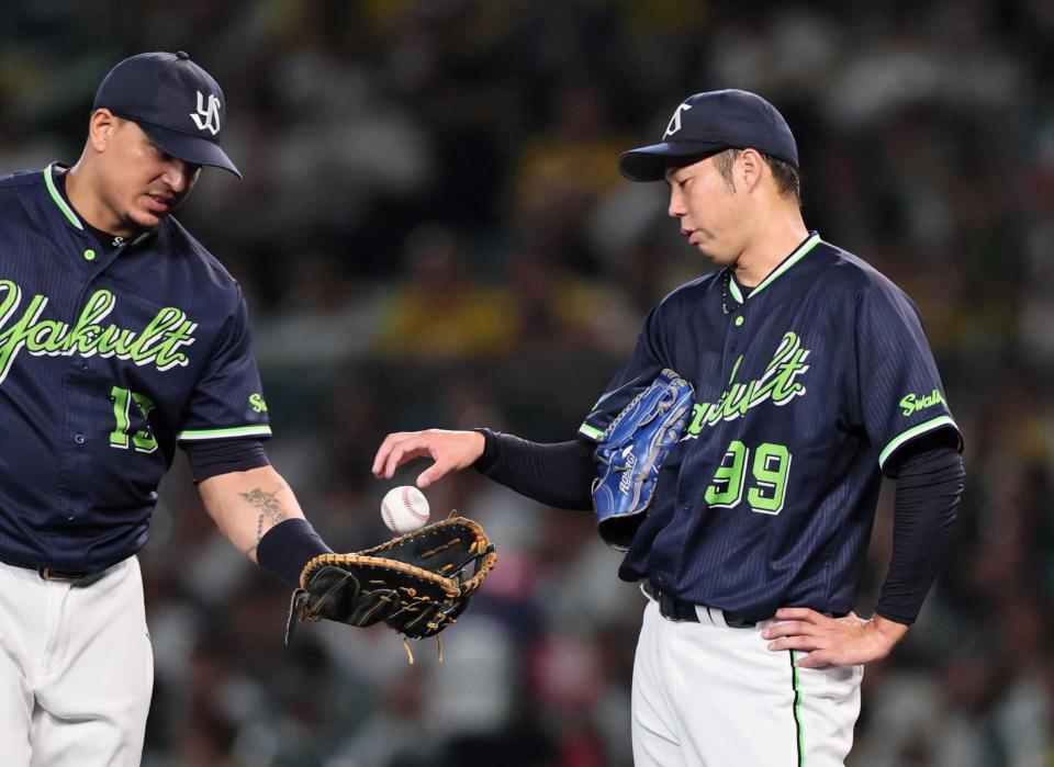 　５回、降板する青柳