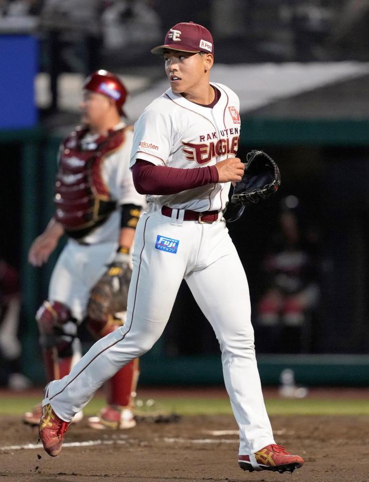 　８回、走者一掃の三塁打を許した中込。捕手石原