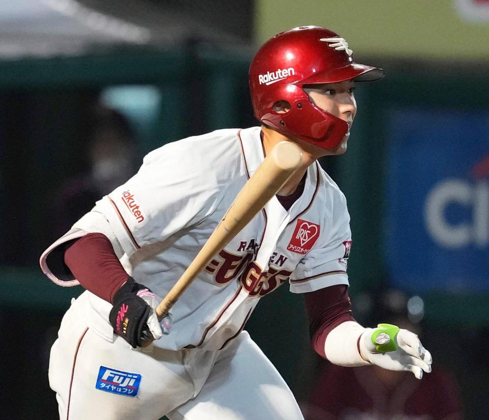 　９回、宗山が右前にサヨナラ打を放つ