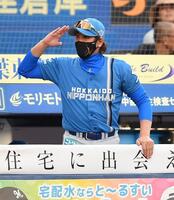 ノムさん孫が大阪球場跡地ホームベースに 克則コーチは阪神時代