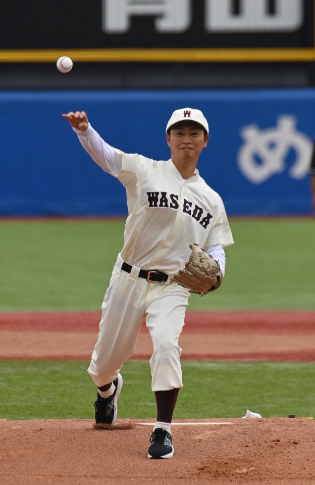 ヤクルト・青木宣親GM特別補佐が神宮で始球式 早大の