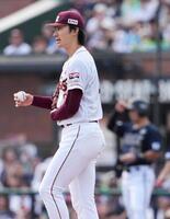 　２回、頓宮（奥）に先制打を許した荘司