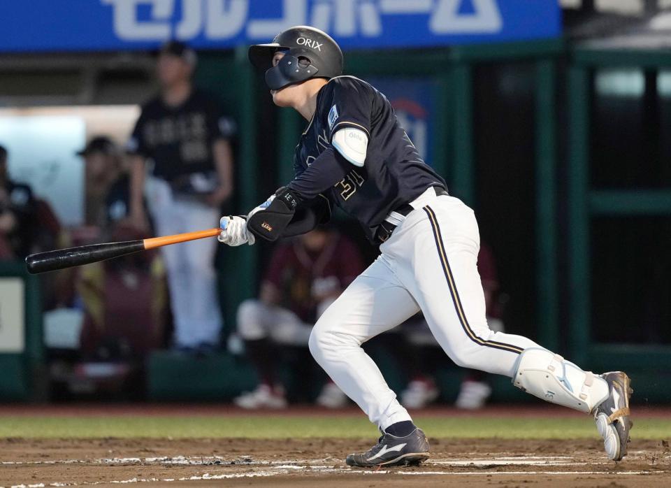 　１１回、太田が右中間に決勝のソロを放つ