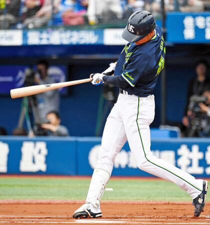 　安打を放つ太田賢吾＝２０１９年