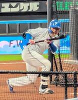 　バント練習をする清宮幸