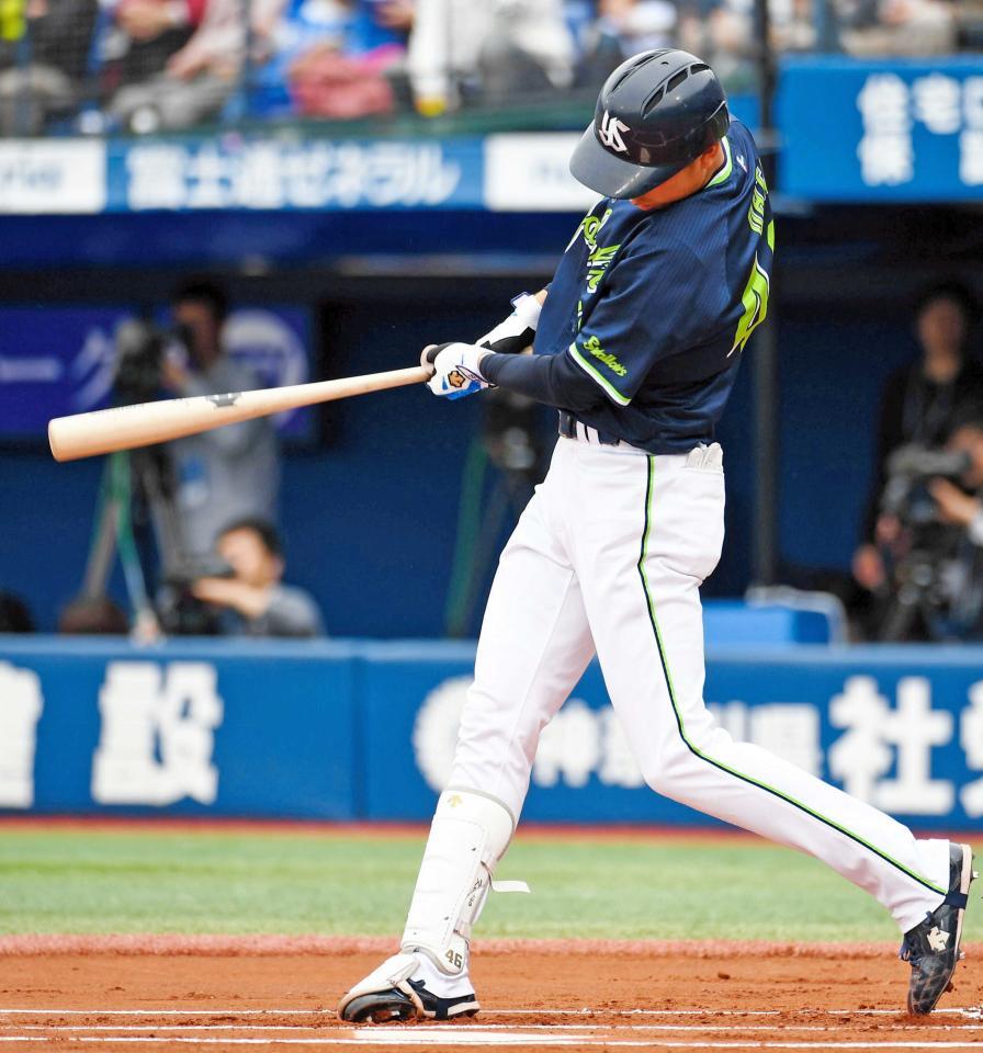 　安打を放つ太田賢吾＝２０１９年