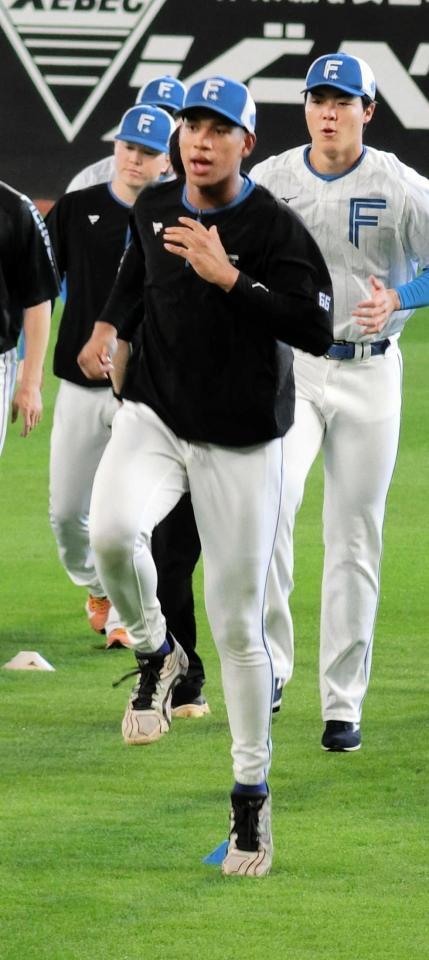 　１軍練習に合流した万波