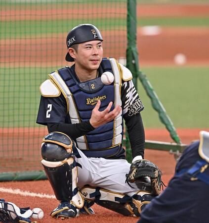 　守備練習する若月（撮影・西田忠信）