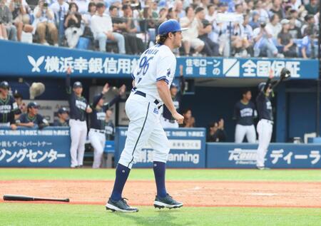 　４回、逆転を許したバウアー（撮影・石井剣太郎）