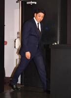 　就任会見に登場したサブロー新監督（撮影・開出牧）