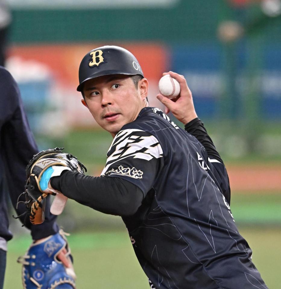 　守備練習する若月（撮影・西田忠信）