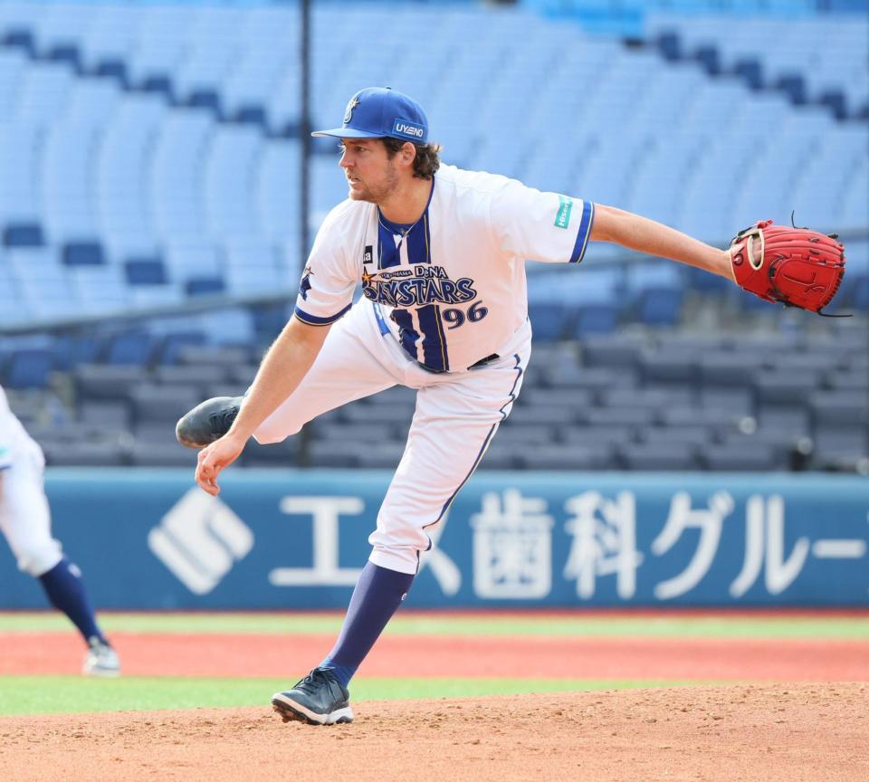 　力投するバウアー（撮影・石井剣太郎）