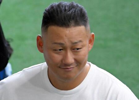 【写真】サプライズ登場の２人に「テンション上がったわ！笑」と中田翔氏　お疲れ様会報告に「御三方がお揃いだ！！」