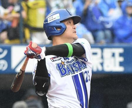 　２回、筒香は右越えに先制ソロを放つ（撮影・佐藤厚）