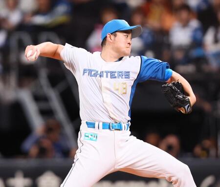 　９回、登板した斎藤（撮影・中島達哉）