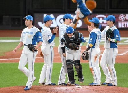 　初戦を制し、ファイナル進出へ王手をかけた日本ハムナイン（撮影・伊藤笙子）