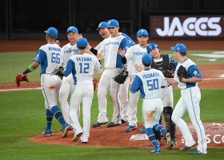 　初戦を制し、ファイナル進出へ王手をかけた日本ハムナイン（撮影・伊藤笙子）