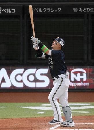 　６回、右飛に倒れ悔しがる森（撮影・伊藤笙子）