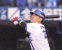 　６回、左越えソロを放つ筒香（撮影・西岡正）