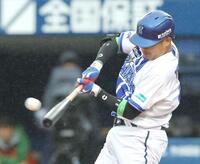 　３回、右前適時打を放つ筒香（撮影・西岡正）