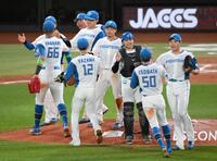 　初戦を制し、ファイナル進出へ王手をかけた日本ハムナイン（撮影・伊藤笙子）