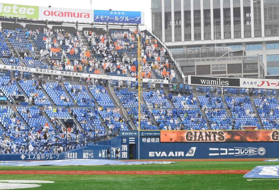 　左翼ポール付近のウイング席に設けられた巨人ファンの応援席（撮影・佐藤厚）