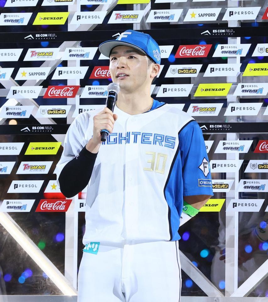 　お立ち台で清宮幸のことをイジる郡司（撮影・中島達哉）