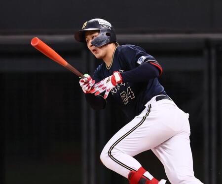 　３回、勝ち越し３ランを放つ紅林（撮影・中島達哉）